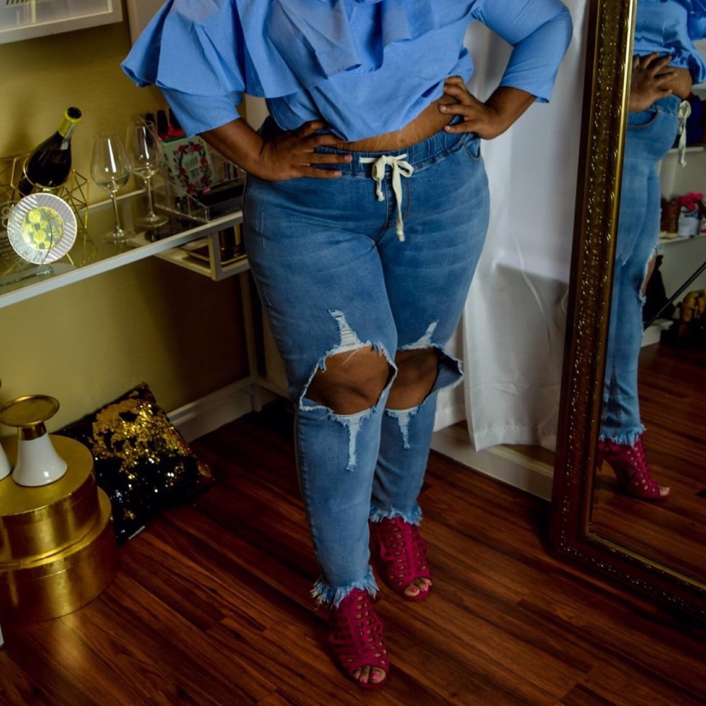 👖 Plus Size Distressed Jeans-SOLD LOCALLY - Picture 1 of 7